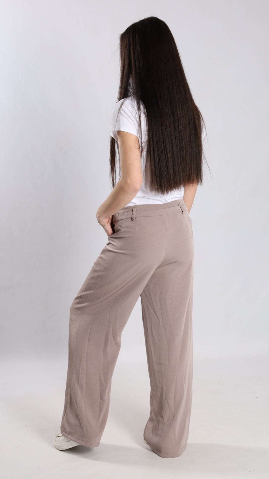 Weite Stoffhose mit Bindegürtel
