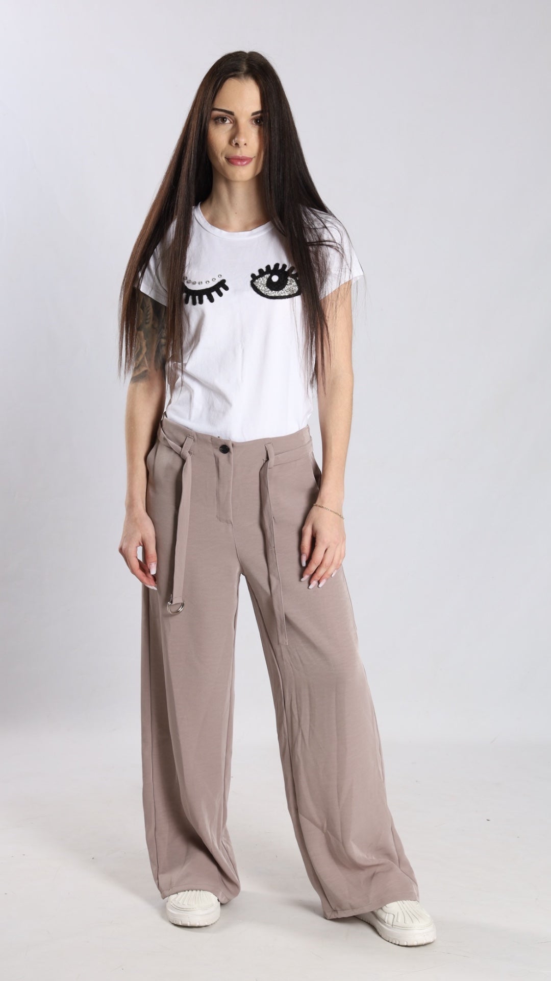 Weite Stoffhose mit Bindegürtel