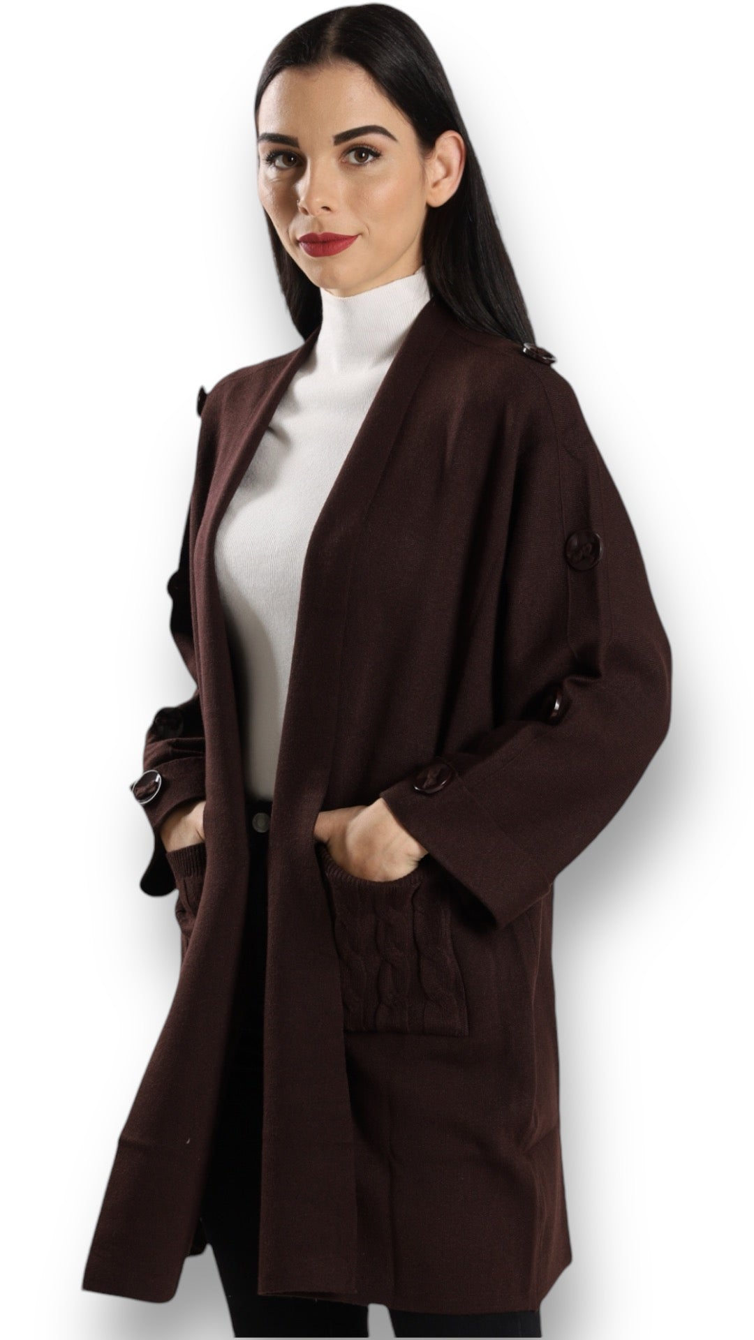 Strickjacke mit Knöpfen verziert