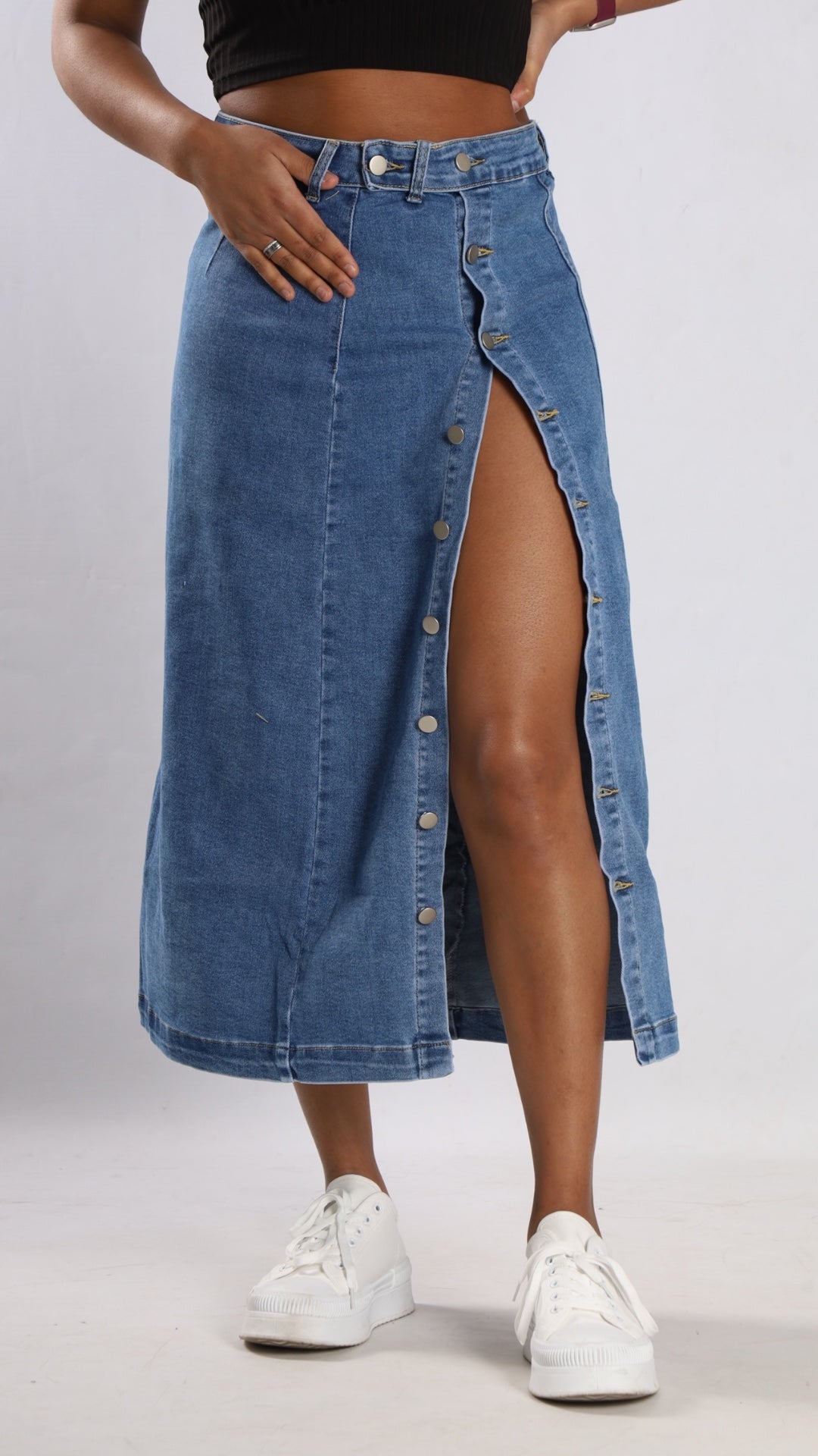 Langer Jeansrock mit Knöpfen - Main Image